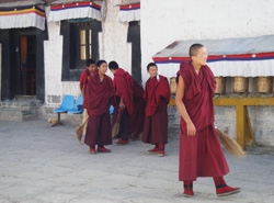 tashilunpo-monastery